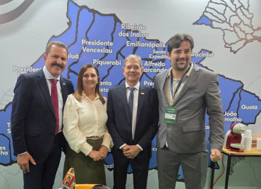 Foto 1: Prefeito de Quatá participa da 8ª Conexidades em Holambra/SP