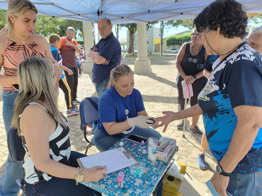 Foto 108: Alunos e usuários recebem orientações sobre prevenção e controle do diabetes 