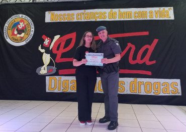 Foto 40: Alunos dos 5º anos de Escolas Municipais recebem certificado do Proerd