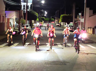 Foto 71: Caminhada e Passeio Ciclístico em prol do Outubro Rosa