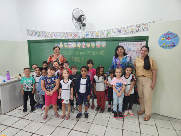 Foto 42: Volta às Aulas em Quatá: Alunos recebem Kit Escolar e Mimo especial