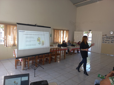 Foto 3: CRAS promove palestra sobre Educação Financeira em parceria com o PROCON