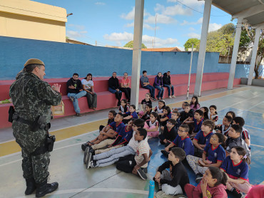 Foto 2: Palestra de conscientização sobre o combate ao tráfico de animais silvestres