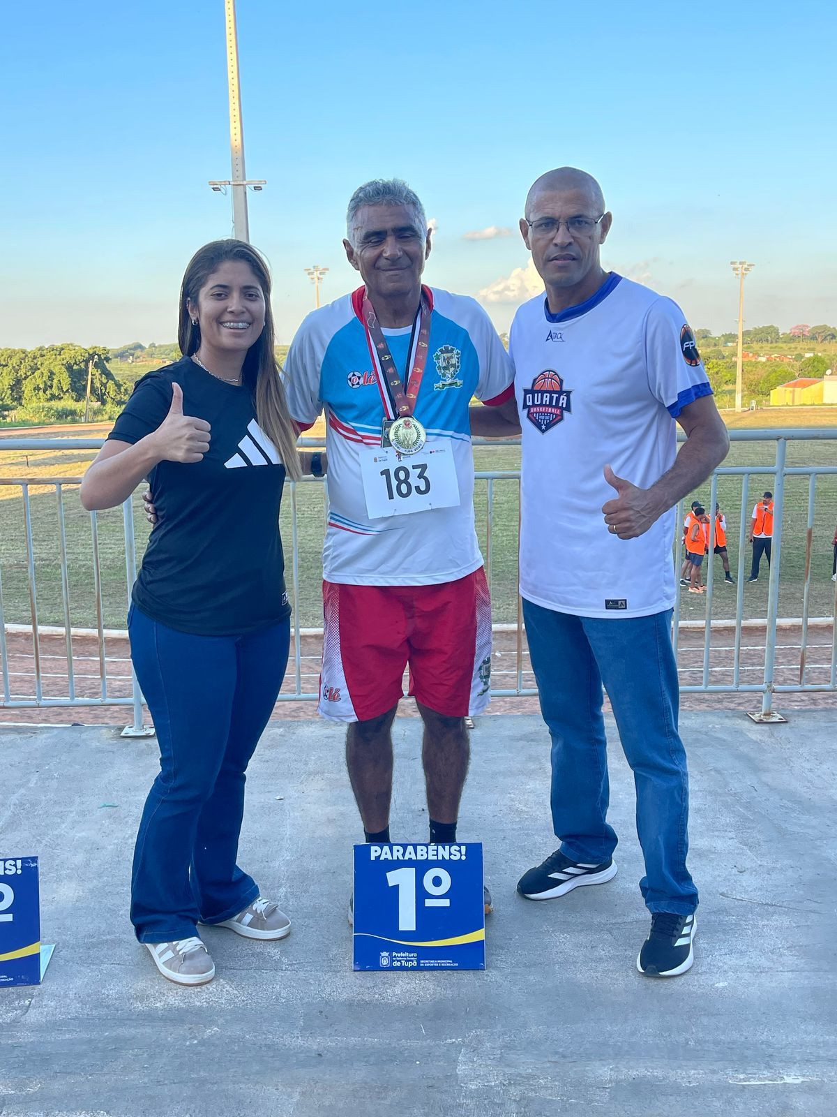 Foto 1: Quatá conquista 1º lugar nos Jogos da Melhor Idade - pelo atletismo, categoria 56 a 60 anos masculino