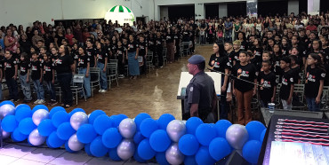 Notícia Alunos dos 5º anos de Escolas Municipais recebem certificado do Proerd