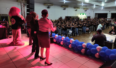 Foto 240: Alunos dos 5º anos de Escolas Municipais recebem certificado do Proerd