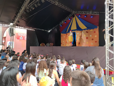 Foto 174: Quatá recebe Palco Móvel Emcena Brasil Edição Certame
