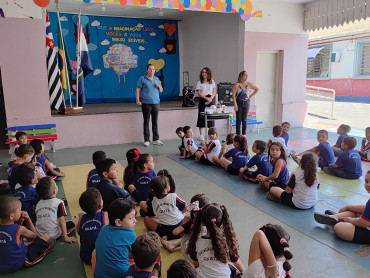 Foto 62: Alunos e usuários recebem orientações sobre prevenção e controle do diabetes 