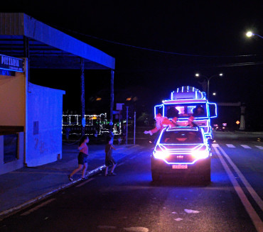 Foto 33: Natal de Luz da G10 Concreto leva carreata natalina às ruas de Quatá