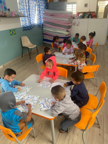 Foto 1: Creche Orísia comemora 7 de Setembro