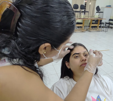 Foto 8: Curso de Design de Sobrancelha 