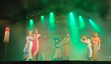 Foto 79: Quatá recebe Palco Móvel Emcena Brasil Edição Certame