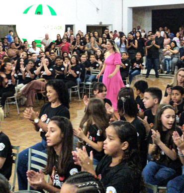 Foto 134: Alunos dos 5º anos de Escolas Municipais recebem certificado do Proerd