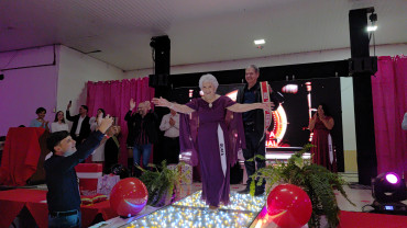 Foto 9: Candidata de Quatá vence Concurso Miss Terceira Idade Regional 2025