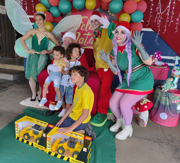 Foto 21: Especial de Natal: entrega de brinquedos