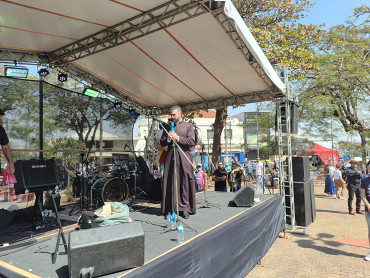 Foto 125: 3º Encontro de Carros Antigos e Motociclistas reúne centenas de expositores em Quatá