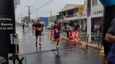 Foto 31: 5ª TVCom Running - Corrida de Pedestres em comemoração ao aniversário de Quatá