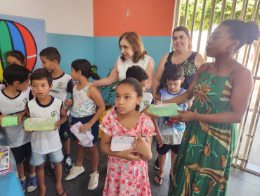 Foto 198: Volta às Aulas em Quatá: Alunos recebem Kit Escolar e Mimo especial