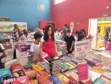 Foto 17: Prestigie a FEIRA DO LIVRO