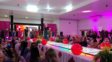 Foto 177: Candidata de Quatá vence Concurso Miss Terceira Idade Regional 2025