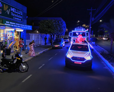 Foto 25: Natal de Luz da G10 Concreto leva carreata natalina às ruas de Quatá