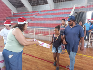 Foto 159: Especial de Natal: entrega de brinquedos