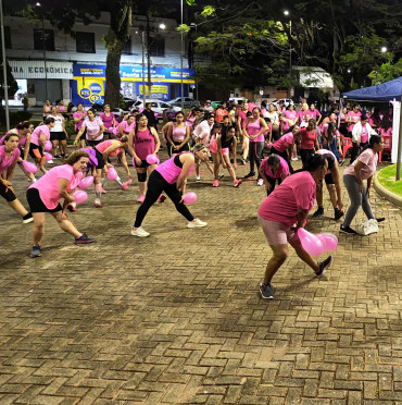 Foto 39: Caminhada e Passeio Ciclístico em prol do Outubro Rosa