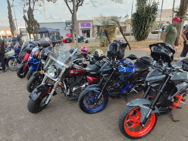 Foto 66: 3º Encontro de Carros Antigos e Motociclistas reúne centenas de expositores em Quatá