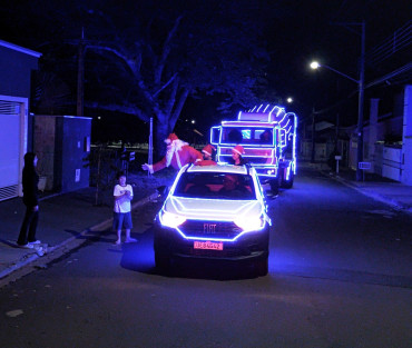Foto 61: Natal de Luz da G10 Concreto leva carreata natalina às ruas de Quatá