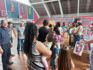 Foto 124: Especial de Natal: entrega de brinquedos