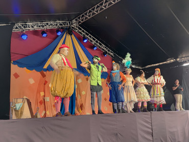 Foto 158: Quatá recebe Palco Móvel Emcena Brasil Edição Certame