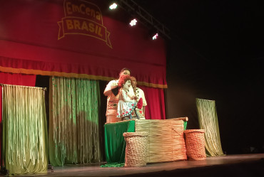 Foto 98: Quatá recebe Palco Móvel Emcena Brasil Edição Certame