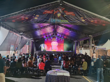 Foto 34: Quatá recebe Palco Móvel Emcena Brasil Edição Certame