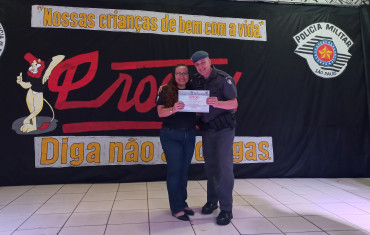 Foto 34: Alunos dos 5º anos de Escolas Municipais recebem certificado do Proerd