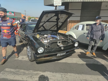Foto 108: 3º Encontro de Carros Antigos e Motociclistas reúne centenas de expositores em Quatá