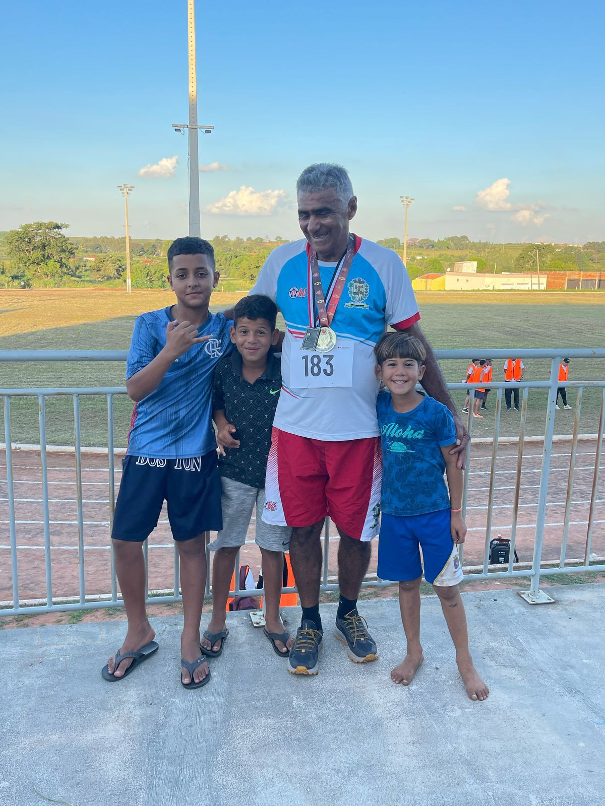 Foto 3: Quatá conquista 1º lugar nos Jogos da Melhor Idade - pelo atletismo, categoria 56 a 60 anos masculino