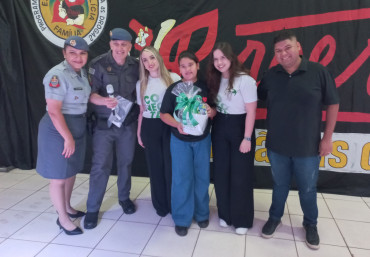 Foto 202: Alunos dos 5º anos de Escolas Municipais recebem certificado do Proerd