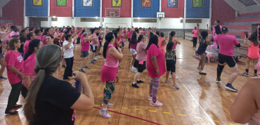Foto 72: Aulão de Zumba e Ritmos: em especial ao Outubro Rosa!