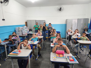 Foto 87: Volta às Aulas em Quatá: Alunos recebem Kit Escolar e Mimo especial