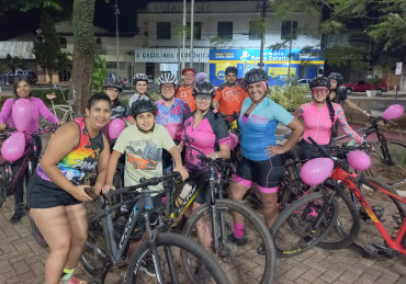 Foto 27: Caminhada e Passeio Ciclístico em prol do Outubro Rosa