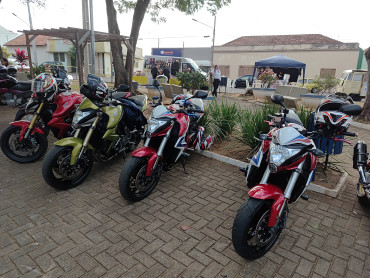 Foto 42: 3º Encontro de Carros Antigos e Motociclistas reúne centenas de expositores em Quatá