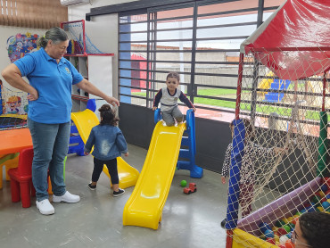 Foto 1: Volta às Aulas em Quatá: Alunos recebem Kit Escolar e Mimo especial