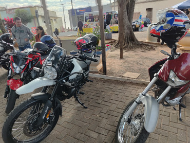 Foto 46: 3º Encontro de Carros Antigos e Motociclistas reúne centenas de expositores em Quatá