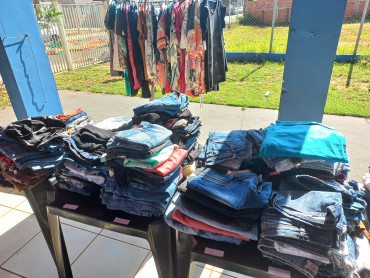 Foto 53: Fundo Social de Solidariedade e Secretaria de Promoção Social realizam Varal Solidário especial de Natal