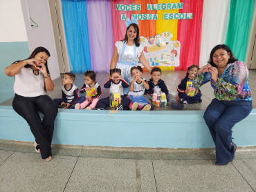 Foto 24: Volta às Aulas em Quatá: Alunos recebem Kit Escolar e Mimo especial