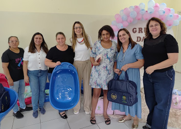 Foto 10: Entrega de enxoval para gestantes e encerramento do ciclo de 2025