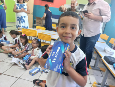 Foto 144: Volta às Aulas em Quatá: Alunos recebem Kit Escolar e Mimo especial