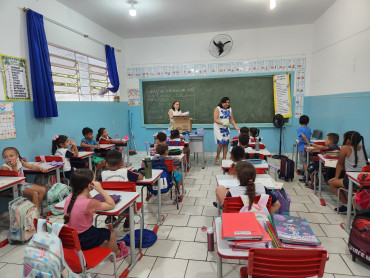 Foto 213: Volta às Aulas em Quatá: Alunos recebem Kit Escolar e Mimo especial