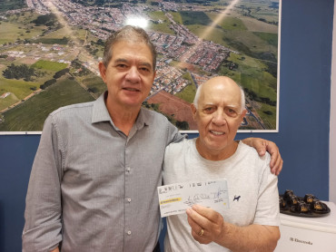 Foto 5: Prefeitura de Quatá entrega prêmios para os sorteados do IPTU 2025