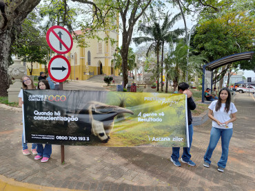Foto 3: Blitz Ambiental conscientiza população sobre os riscos de queimadas em Quatá